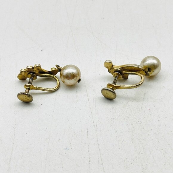 Fluted Scroll Pearl Drop Earrings Gold Tone Screw Back Classic Career Cosplay - Picture 2 of 9